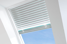 VELUX Manual Venetian Shade